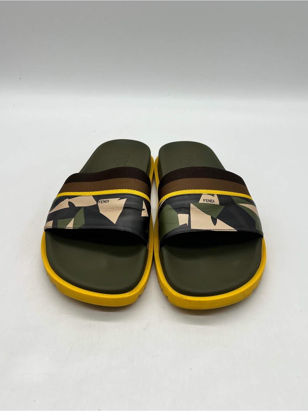 FENDI Yellow Green Camo Leather Men’s Size 11 flip flops Fashion Sandals Shoes
